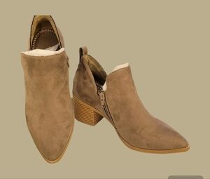 Sun & Stone Yunif Taupe Ankle Boots with Suede Finish and Chunky Heel, Size 8